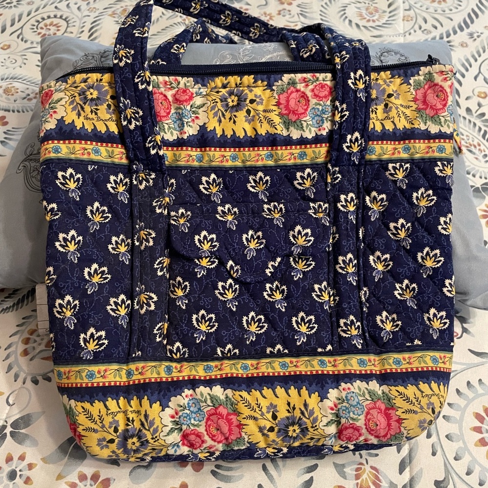 Vera Bradley cloth handbag Front pocket and multiple interior pockets
